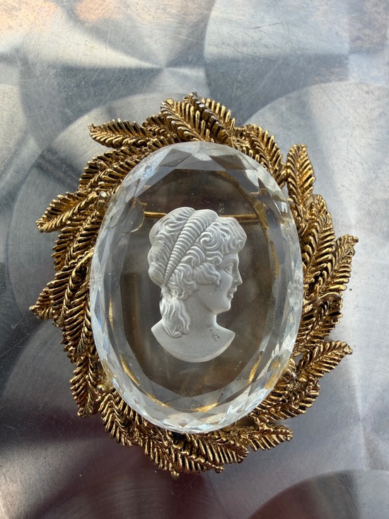 Jewelry - Vintage Intaglio Glass Cameo Brooch